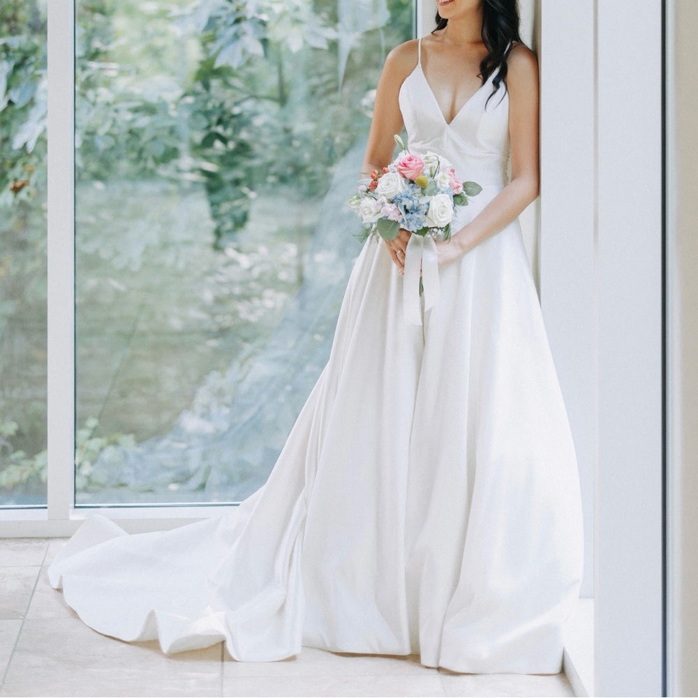 Allure Bridals V-Neck A-Line Wedding Dress Bridal Gown